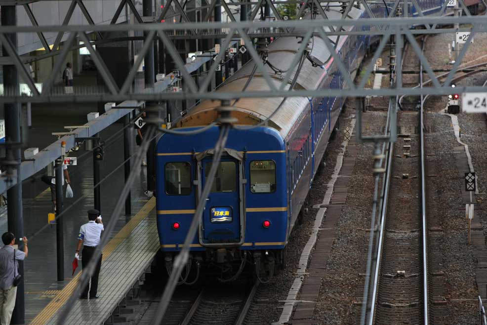 東海道本線京都駅　寝台特急「日本海」24系客車