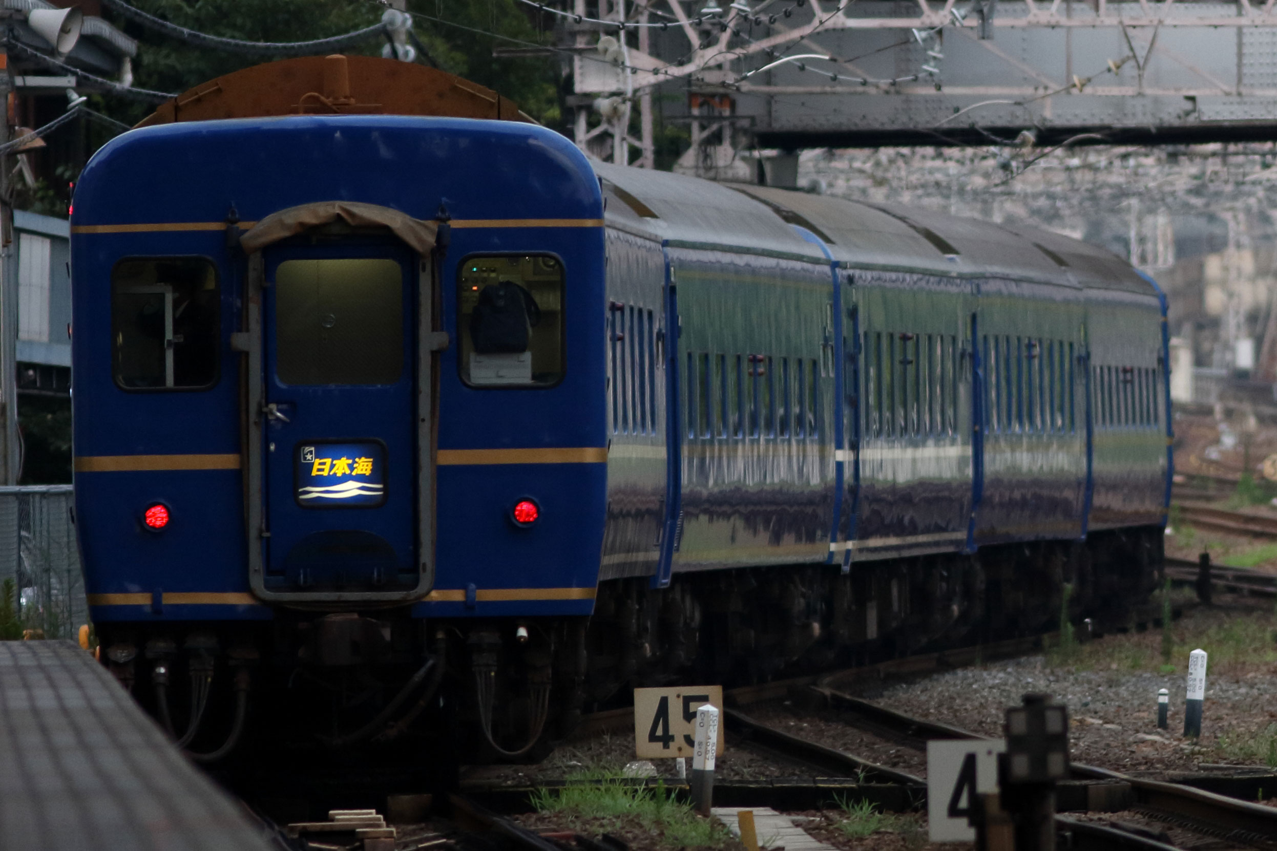 東海道本線京都駅　寝台特急「日本海」24系客車