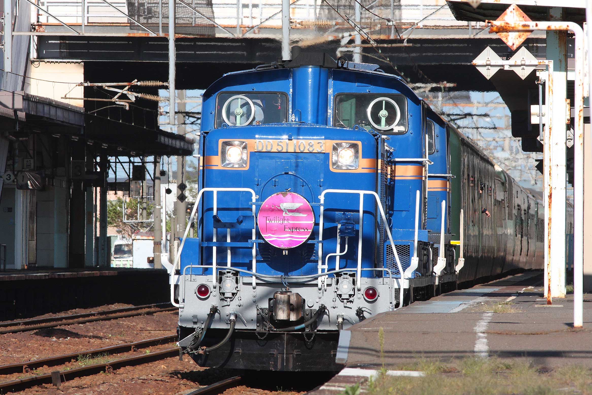寝台特急DD51専用機重連「トワイライトエクスプレス」　室蘭本線苫小牧駅