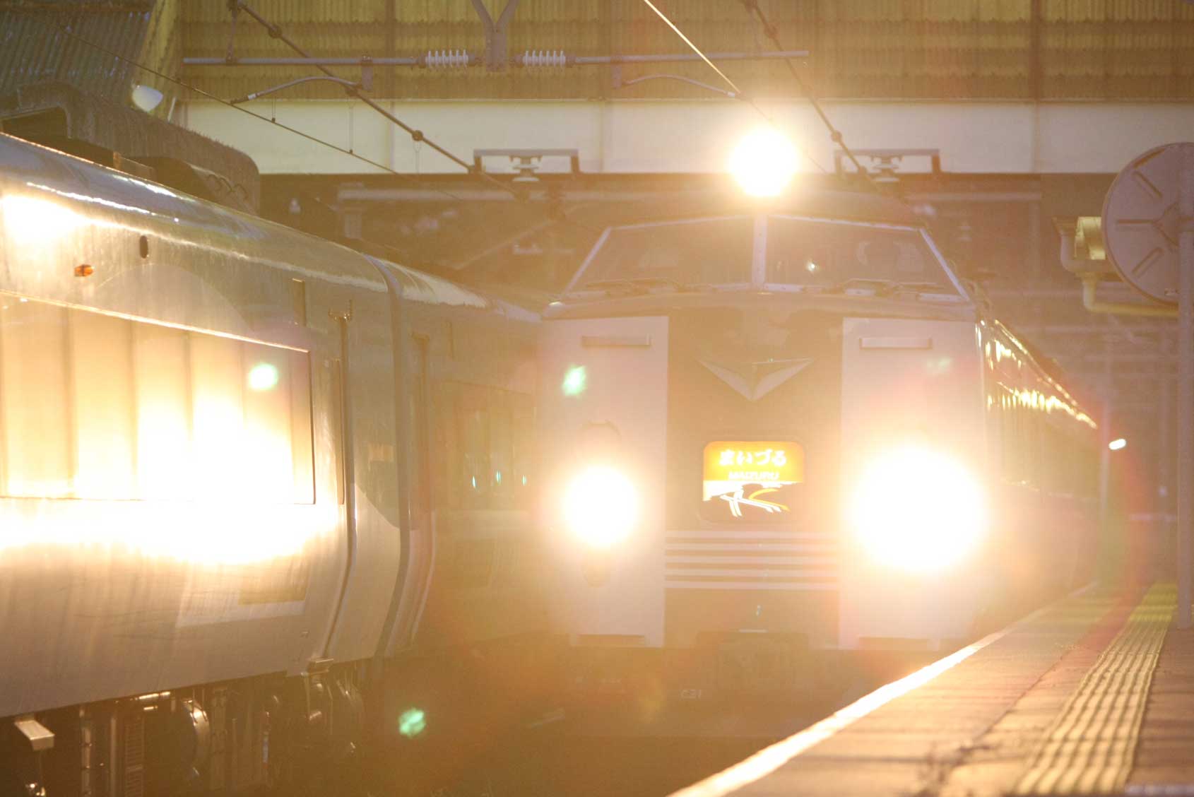 舞鶴線梅迫駅通過　特急183系「まいづる」