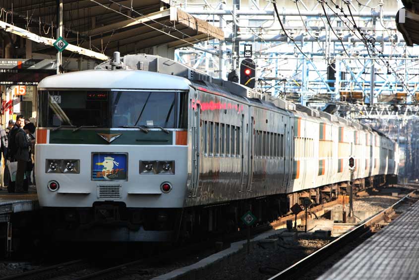 東海道本線横浜駅　185系「湘南ライナー」（東京行き）