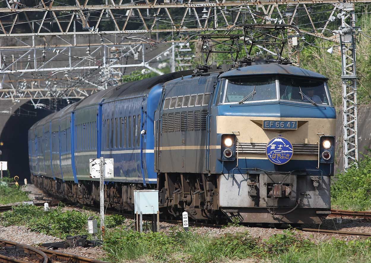 EF66牽引寝台特急「富士・はやぶさ」 東海道本線熱海駅入線