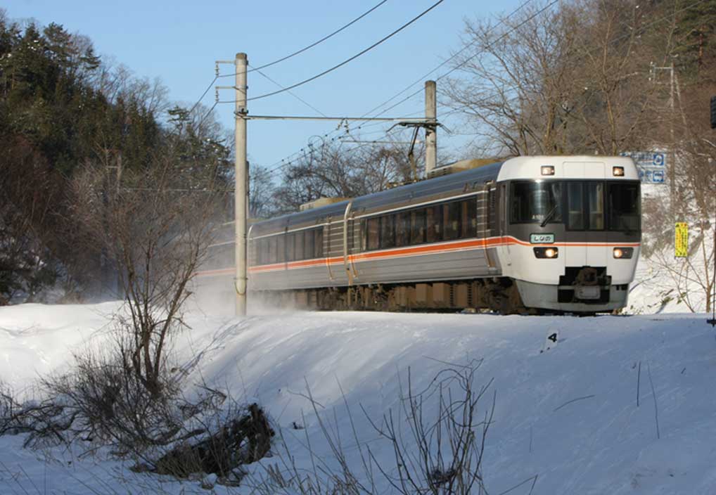 大糸線簗場スキー場前－簗場　383系特急「ワイドビューしなの」