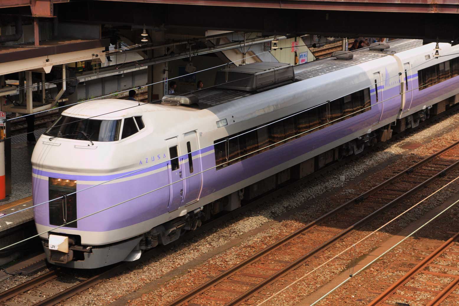 中央本線八王子駅　E351系特急「スーパーあずさ」