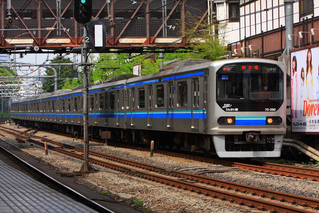 原宿駅　東京臨海高速鉄道りんかい線70-000系