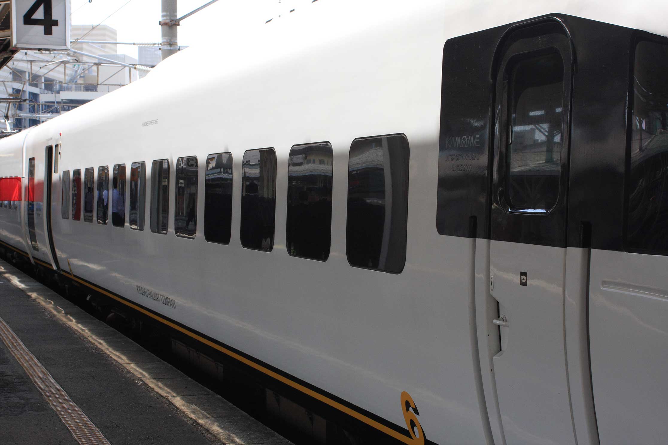 長崎駅　885系特急「かもめ」の車両