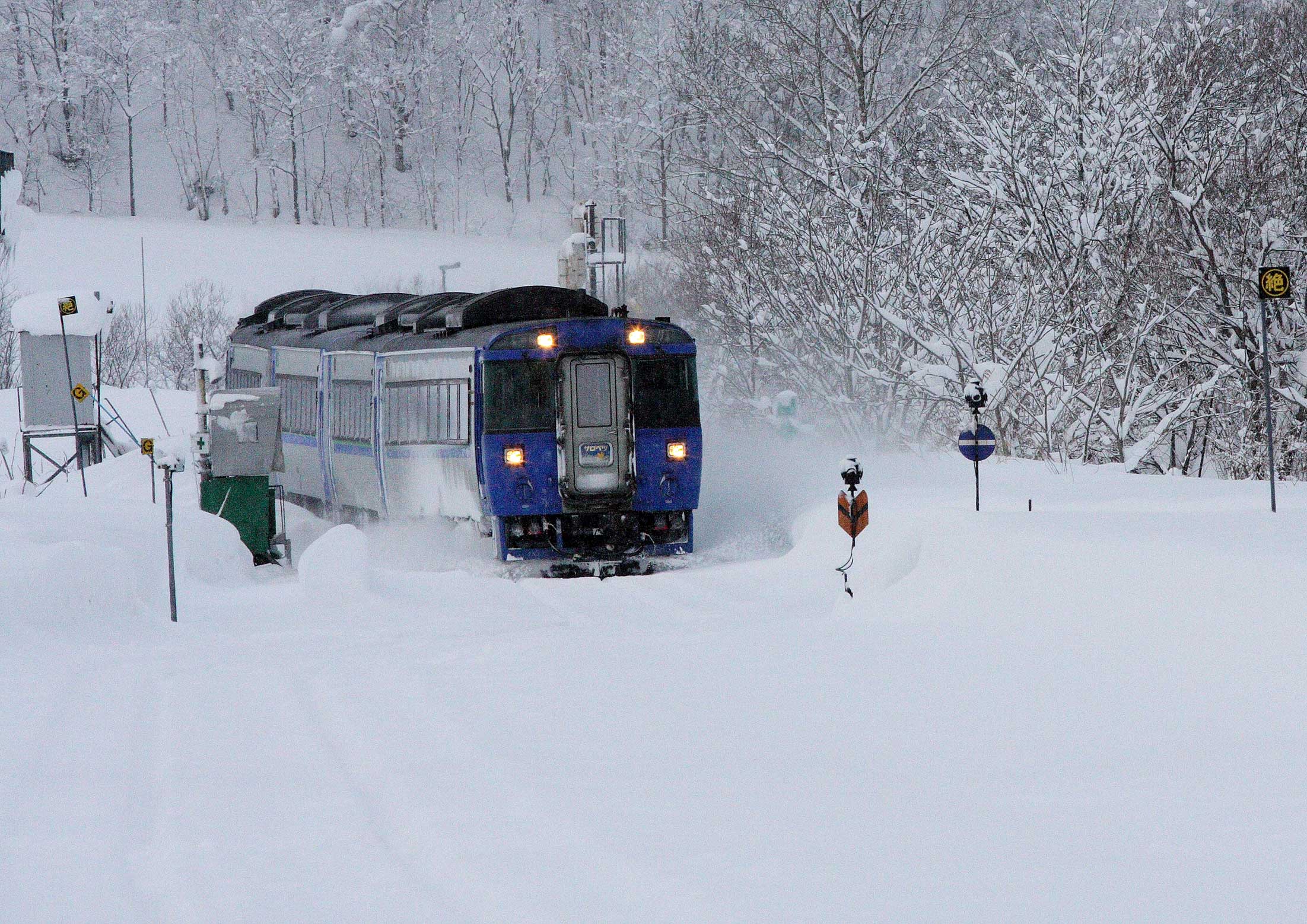 宗谷本線音威子府駅入線　キハ183系特急「サロベツ」