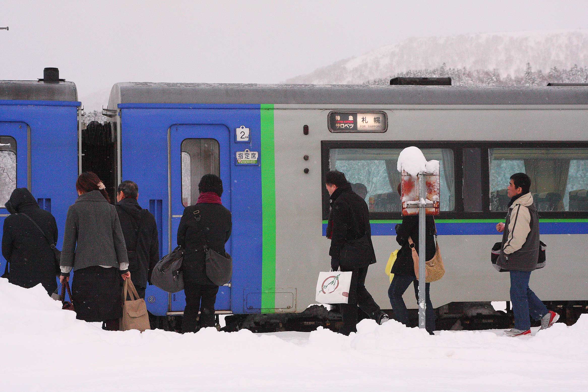 宗谷本線音威子府駅　キハ183系特急「サロベツ」