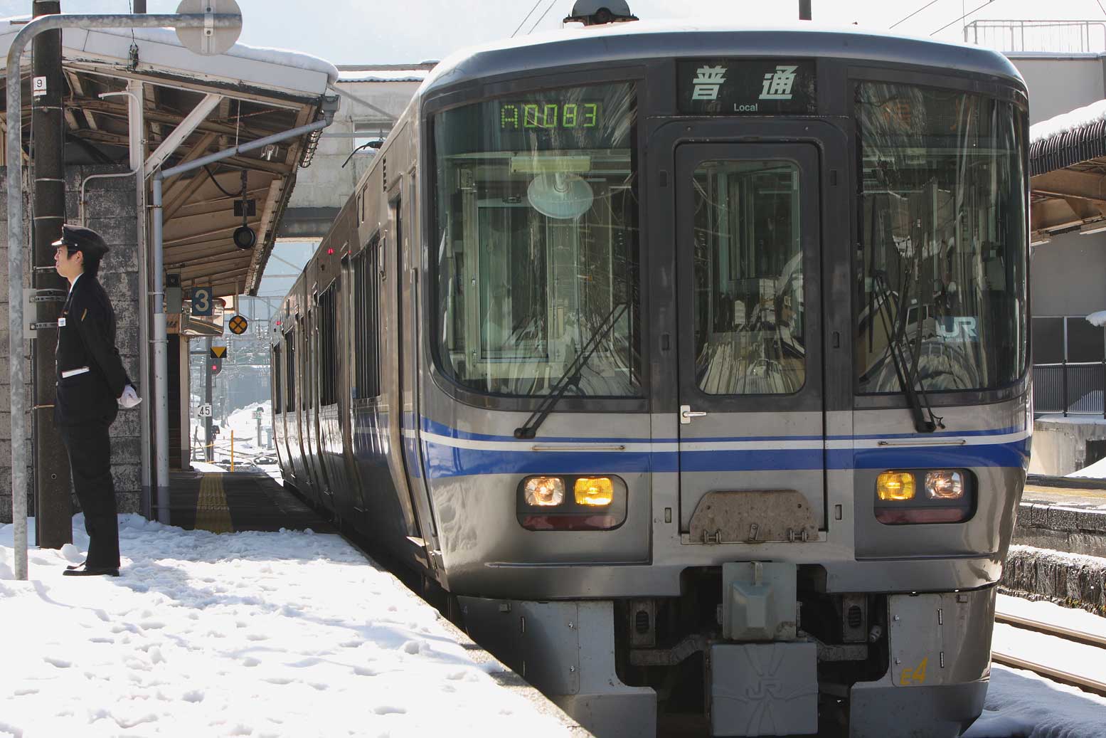 北陸本線今庄駅　521系普通列車