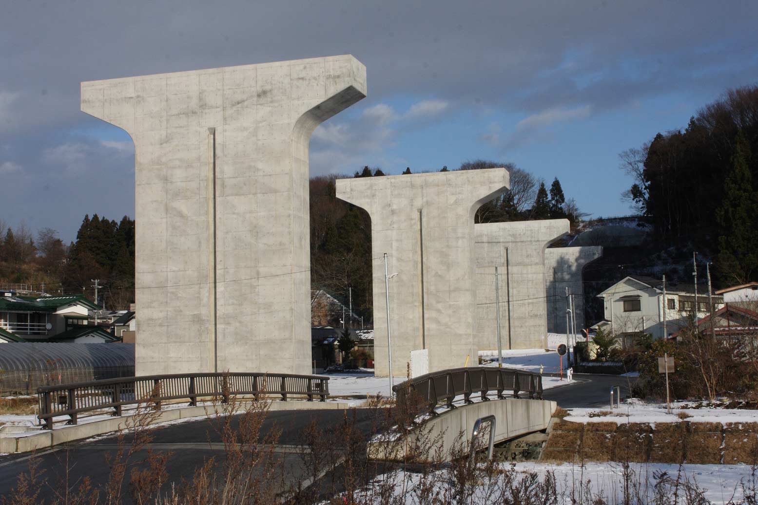 東北本線三沢駅付近