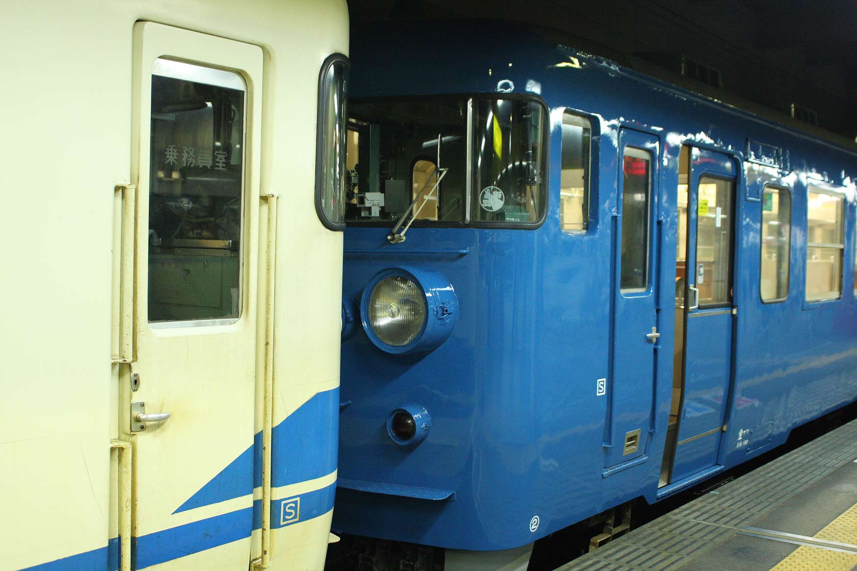 北陸本線金沢駅　475系普通列車