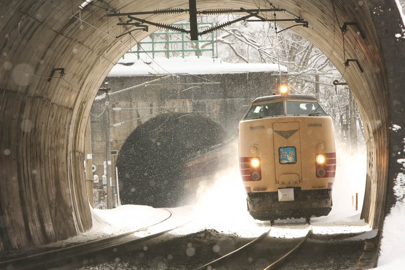 北陸本線敦賀-南今庄 485系特急「雷鳥」