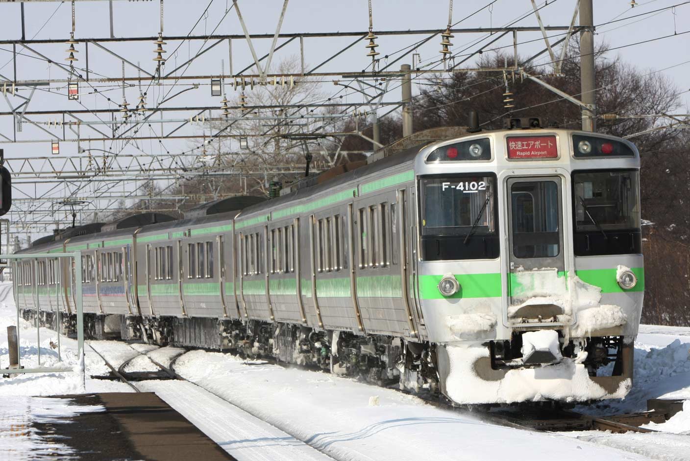千歳線千歳駅入線 721系「快速エアポート」