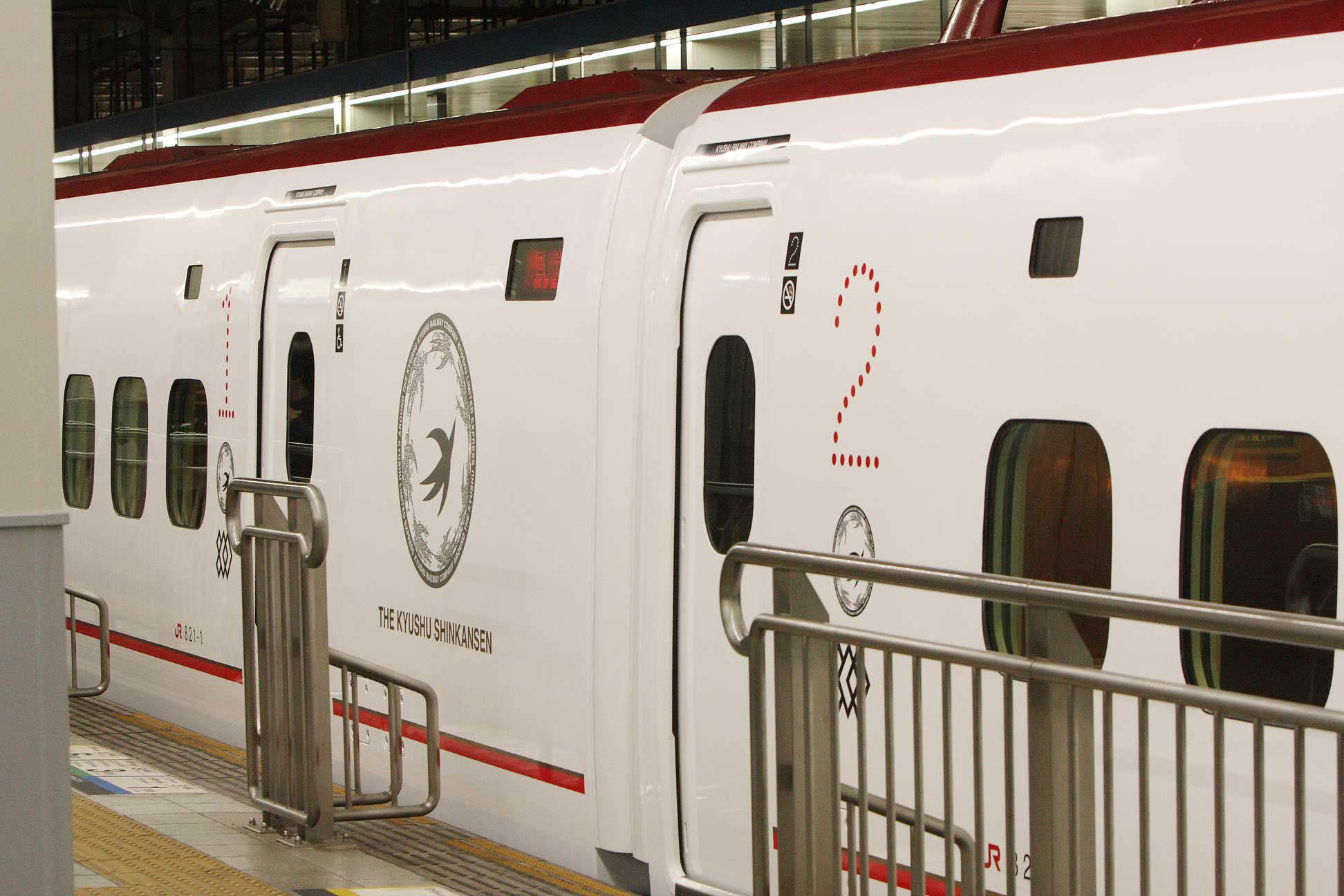 博多駅　九州新幹線800系「つばめ」