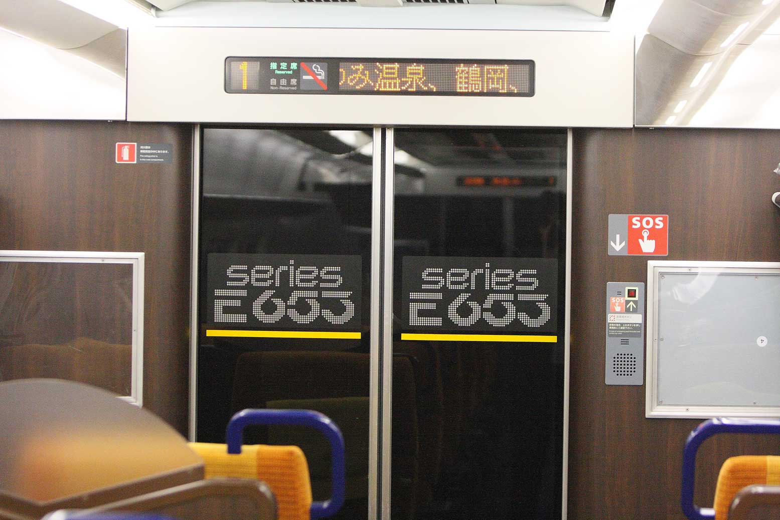 E653系1000番台特急「いなほ」車内